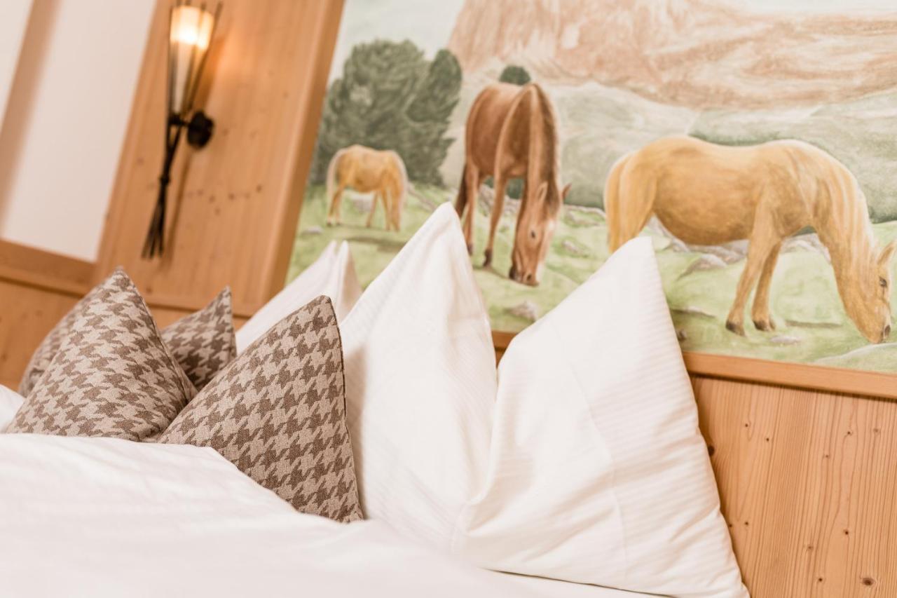 Apartments Villa Gardena - Gardenahotels Селва ди Вал Гардена Екстериор снимка