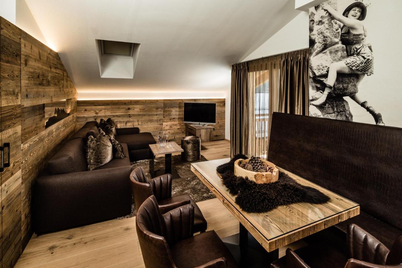 Apartments Villa Gardena - Gardenahotels Селва ди Вал Гардена Екстериор снимка
