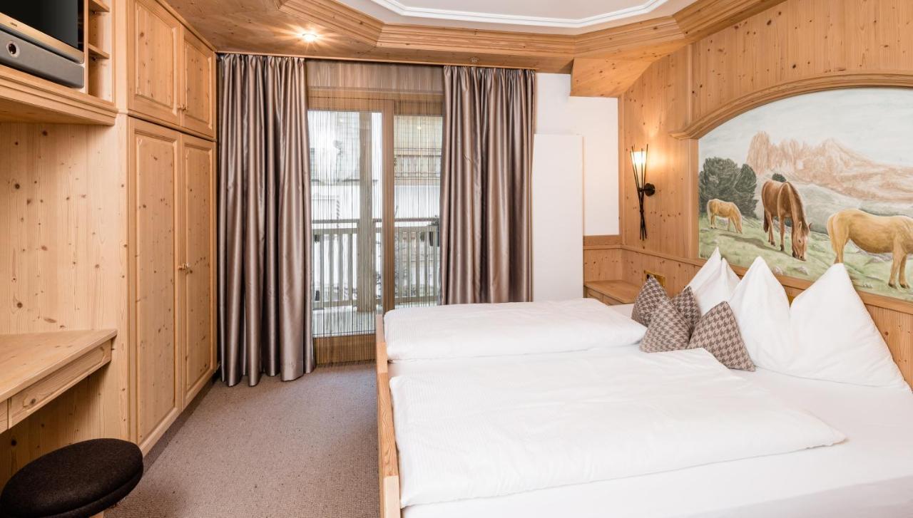 Apartments Villa Gardena - Gardenahotels Селва ди Вал Гардена Екстериор снимка