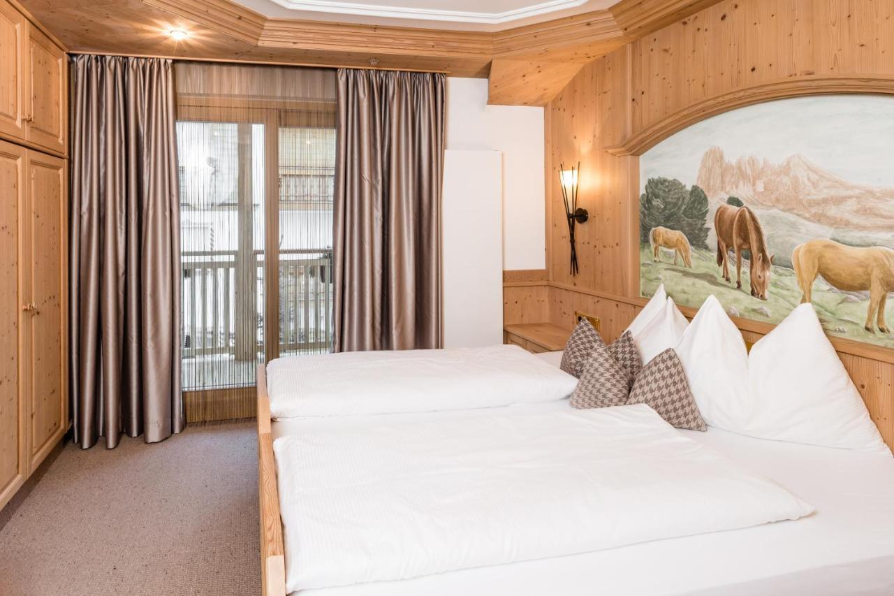 Apartments Villa Gardena - Gardenahotels Селва ди Вал Гардена Екстериор снимка