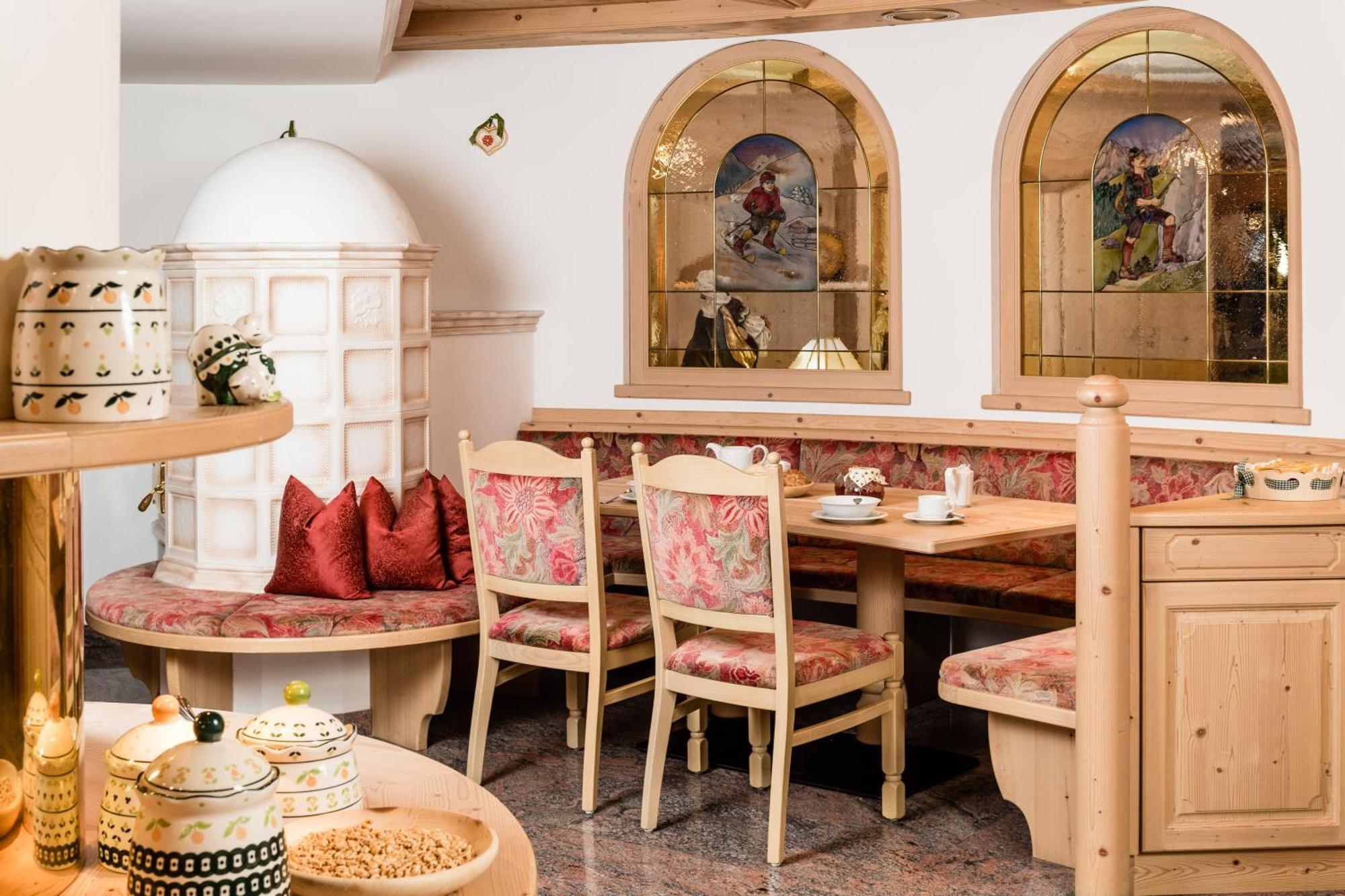 Apartments Villa Gardena - Gardenahotels Селва ди Вал Гардена Екстериор снимка